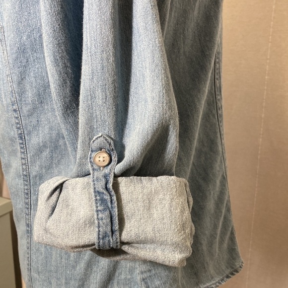 Charter Clup petite fitted light denim blouse - Picture 4 of 5